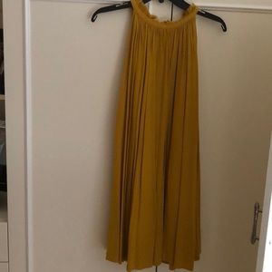 NWOT BR mustard flowy dress with pockets